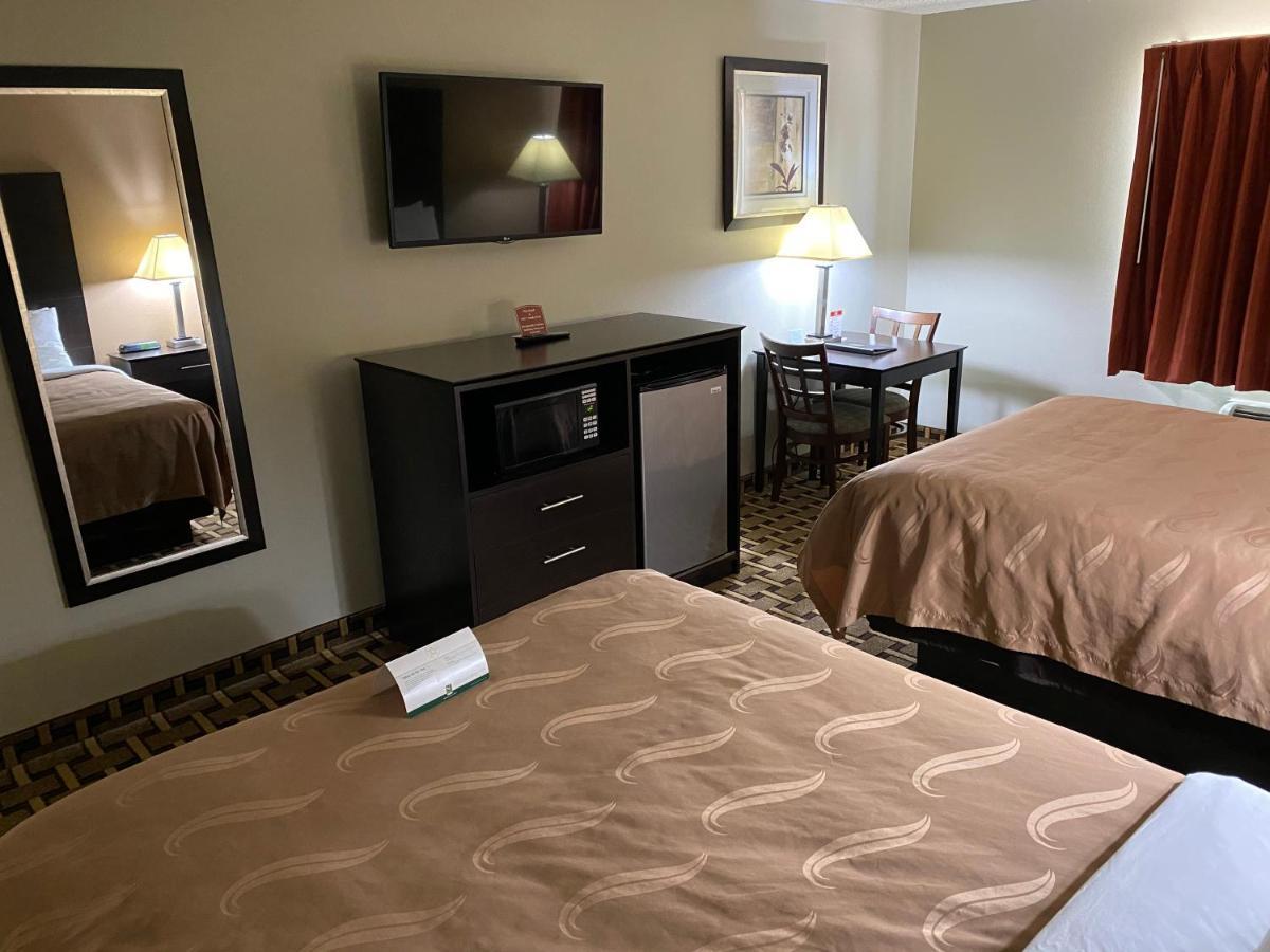 Quality Inn Morton At I-74 Eksteriør billede