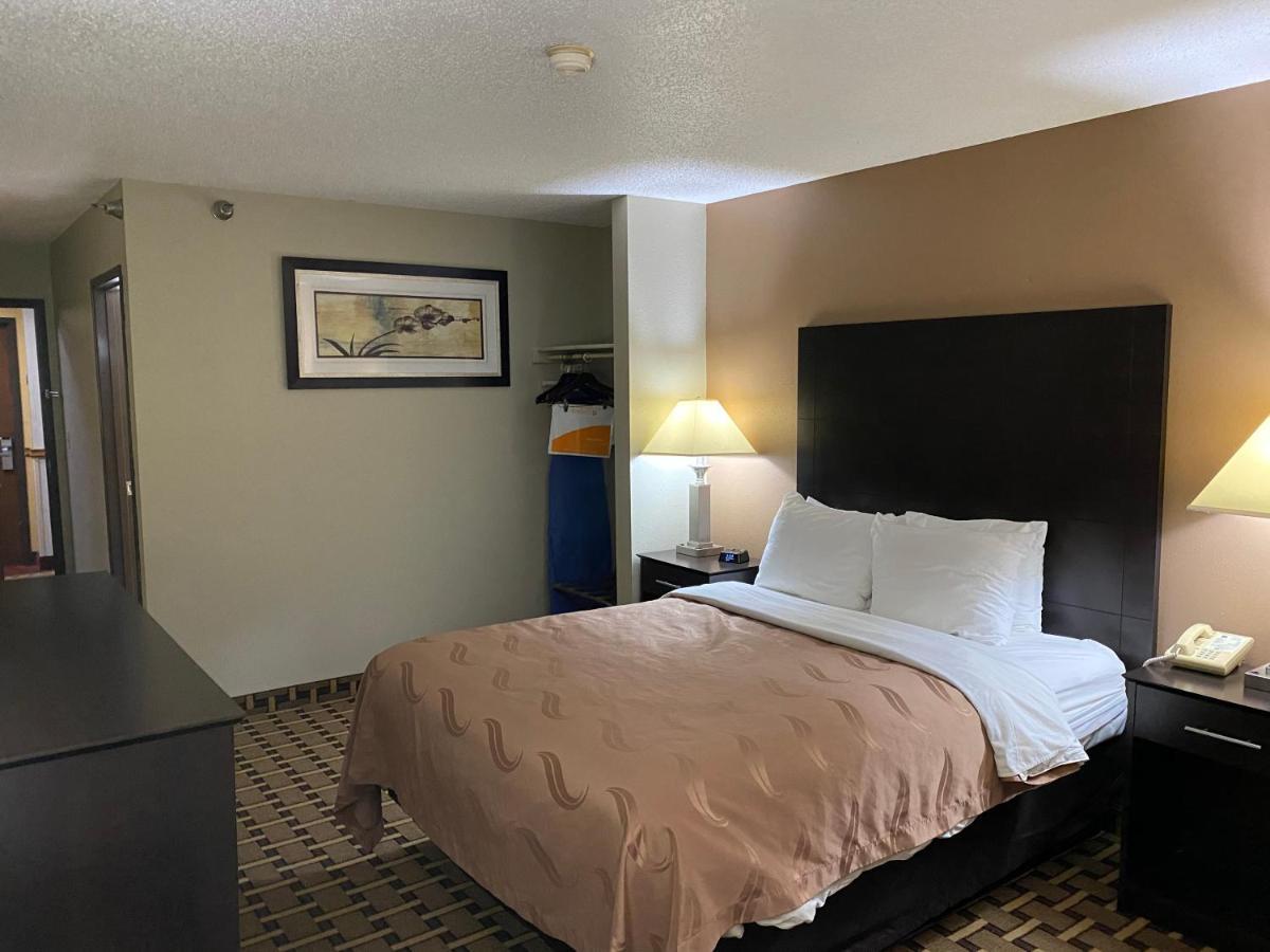 Quality Inn Morton At I-74 Eksteriør billede