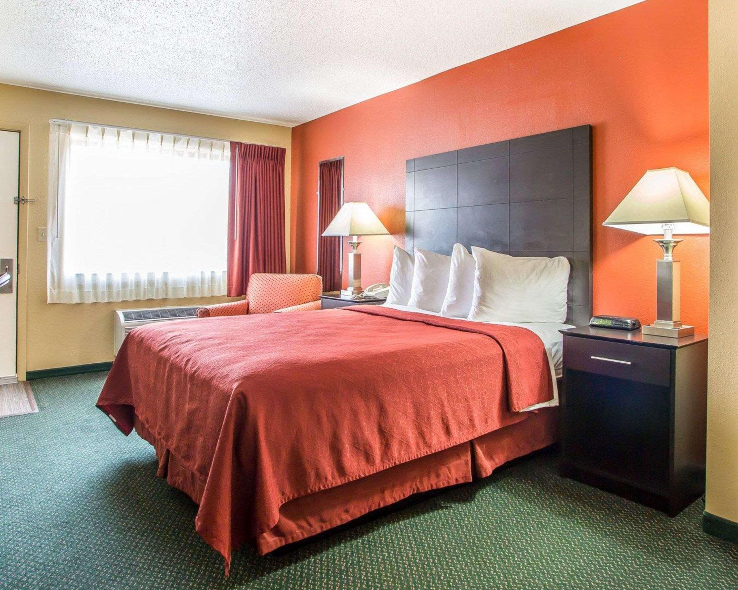 Quality Inn Morton At I-74 Eksteriør billede
