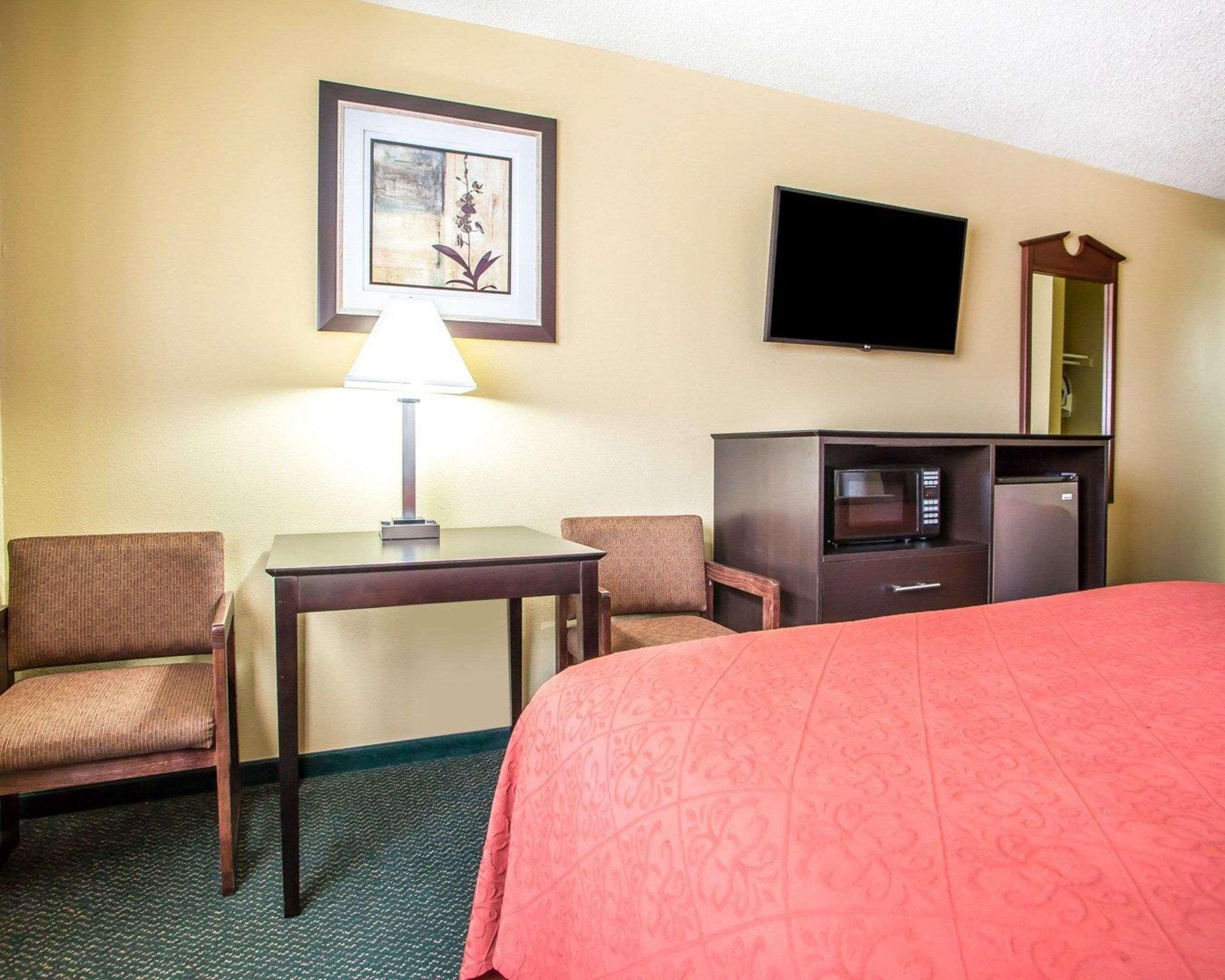 Quality Inn Morton At I-74 Eksteriør billede