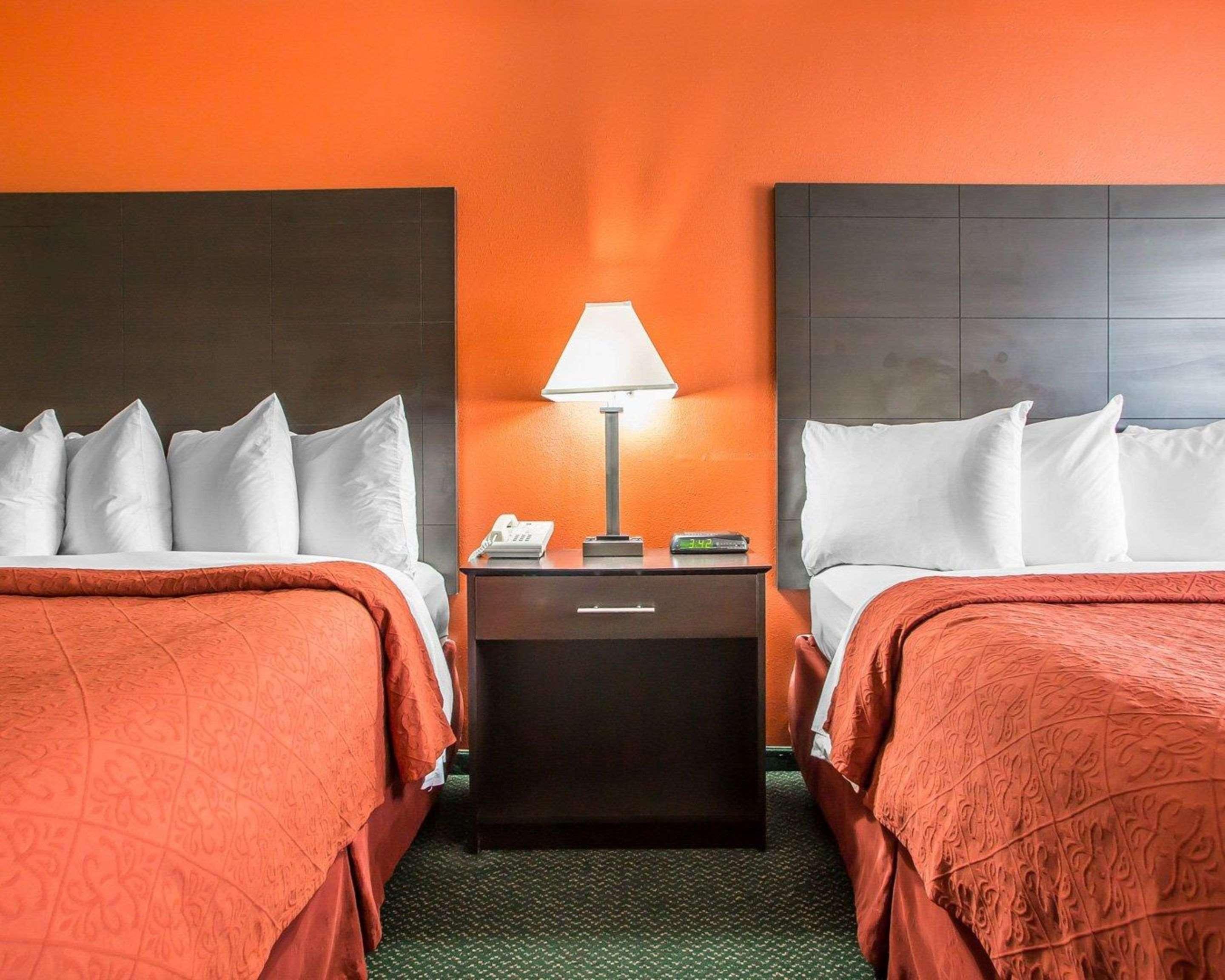 Quality Inn Morton At I-74 Eksteriør billede