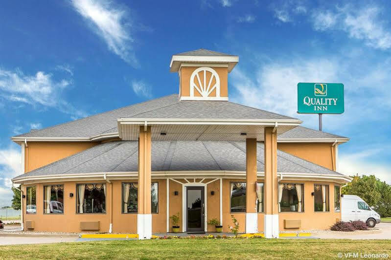 Quality Inn Morton At I-74 Eksteriør billede