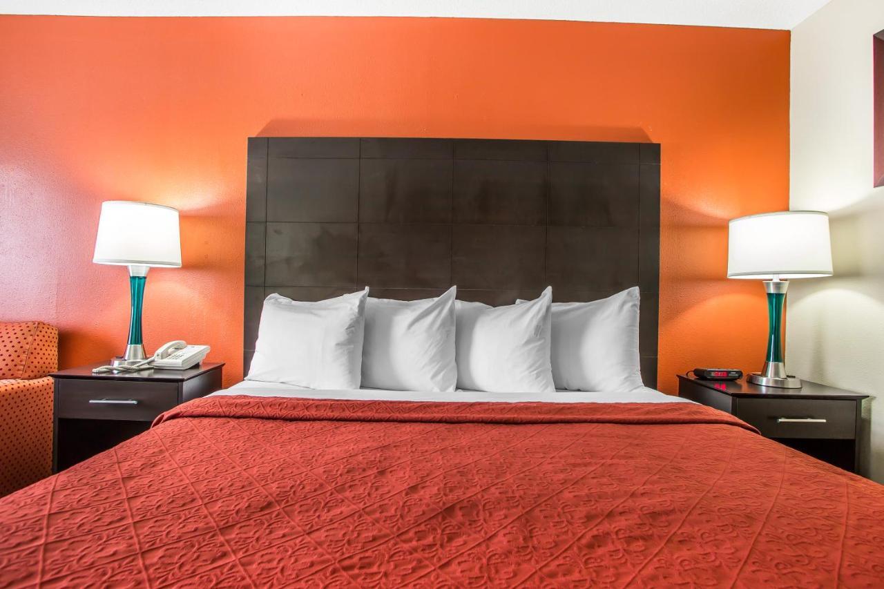 Quality Inn Morton At I-74 Eksteriør billede